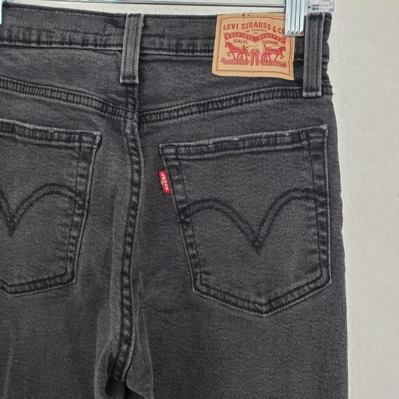 Levis Wedgie Straight Jeans Womens 26 Distressed Ripped Knee Button Fly Pants - Picture 6 of 13